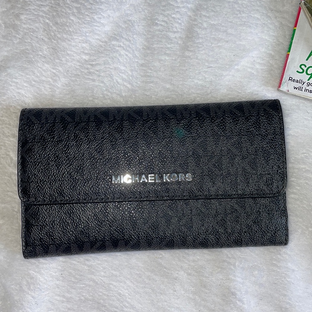 Michael Kors Jet Set Trifold Leather Wallet